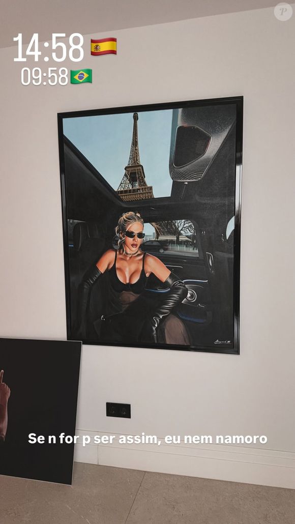 Ao chegar na casa de Vini Jr., Virgínia mostrou um quadro com sua foto na parede e brincou dizendo que se não for assim ela "nem namora"