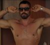 César (Cauã Reymond) levou bolo de Maria de Fátima (Bella Campos) já que a vilã foi encontrar com Afonso (Humberto Carrão)