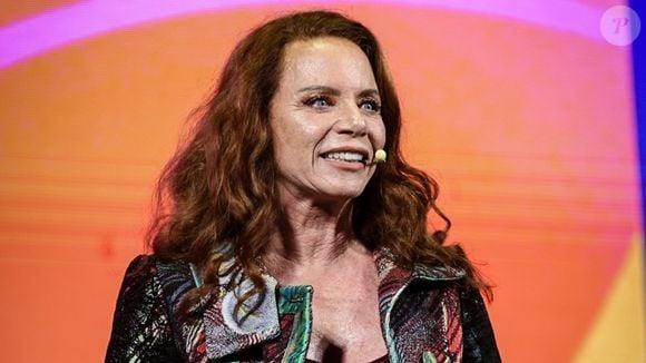 Leilane Neubarth revelou que deixará o jornalismo diário após quase cinco décadas na TV Globo. A decisão foi anunciada ao vivo e emocionou colegas e telespectadores