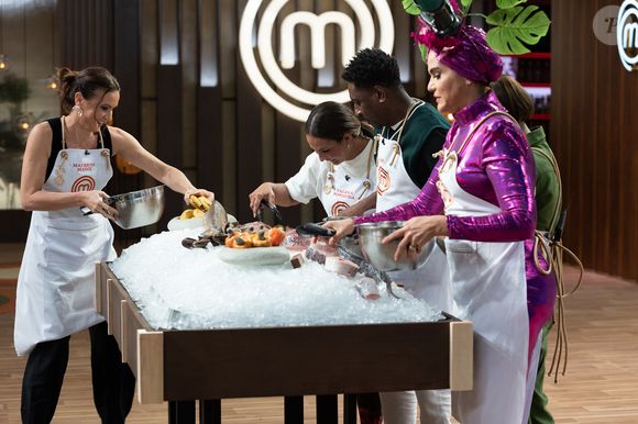 Episódio do MasterChef Celebridades teve caixa misteriosa com moqueca, prova de confeitaria e uma eliminação que gerou forte reação do público nas redes sociais