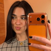 Dua Lipa vai à Justiça: cantora processa a Samsung em quase R$ 75 milhões por uso indevido de imagem em caixas de TV; entenda