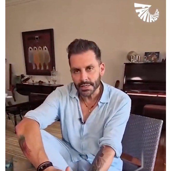 Em um vídeo divulgado nas redes sociais, Henri Castelli fez sua primeira aparição após sua saída do reality show