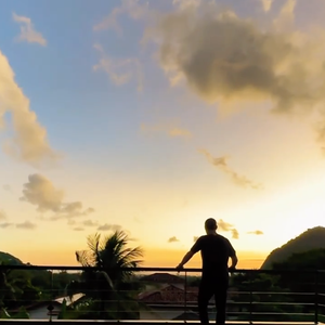 José Loreto também conta com uma área para a prática de yoga que tem uma vista espetacular do pôr-do-sol