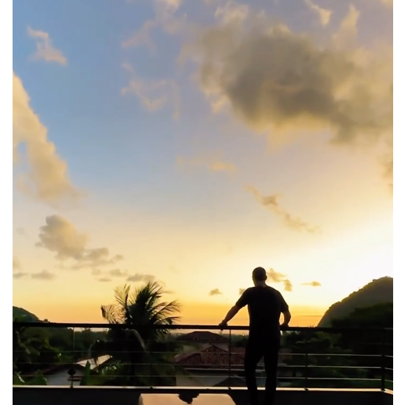 José Loreto também conta com uma área para a prática de yoga que tem uma vista espetacular do pôr-do-sol