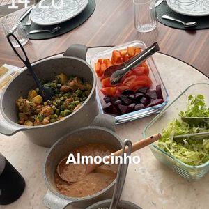 Recentemente, Virgínia postou em suas redes sociais uma foto do almoço com um jogo de panelas sofisticado e elegante que roubou a cena