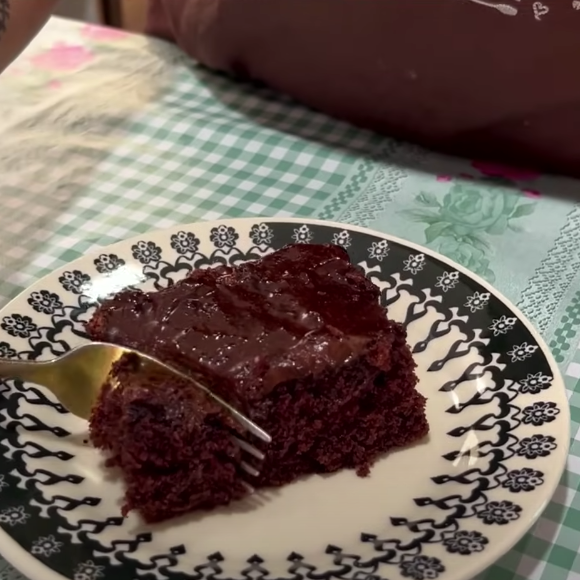 Ingredientes do bolo também priorizam as baixas calorias, como o açúcar demerara e cacau em pó 70%