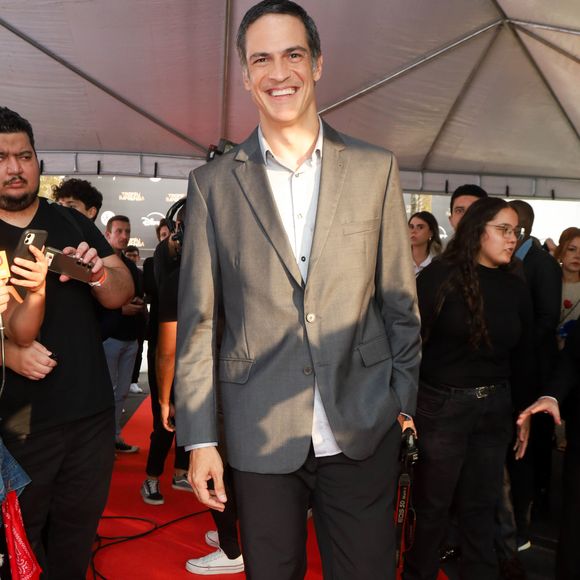 Mateus Solano está envolvido em polêmica após uma situação controversa com uma fã durante uma peça