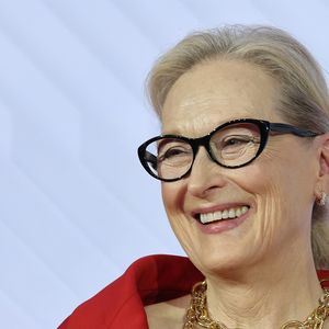 Segundo o The Hollywood Reporter, a ausência de Meryl Streep no Met Gala 2026 chama atenção justamente no momento em que a atriz divulga “O Diabo Veste Prada 2”, sequência em que volta a interpretar a icônica Miranda Priestly