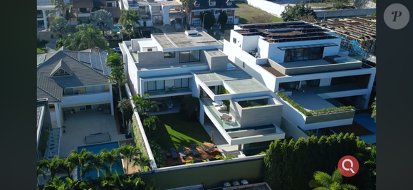 A propriedade adquirida pelo jogador combina áreas de convivência, lazer e espaços voltados ao conforto da família