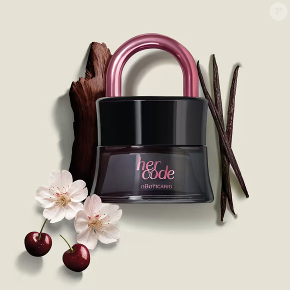 O destaque Her Code Touch de O Boticário fica para a presença do Ylang Ylang, conhecido por suas propriedades relaxantes, aliado ao Sândalo, que traz profundidade e conforto