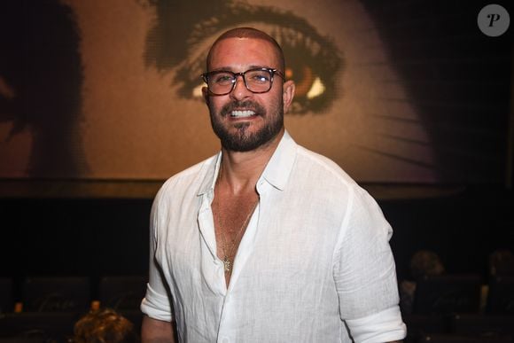 Cantor Diogo Nogueira está afastado temporariamente dos palcos por orientação médica após problema de saúde na voz