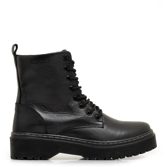 Outro detalhe do Coturno Clássico Preto é sua construção em material de excelente qualidade e o forro de tecido, que complementa a estrutura da bota