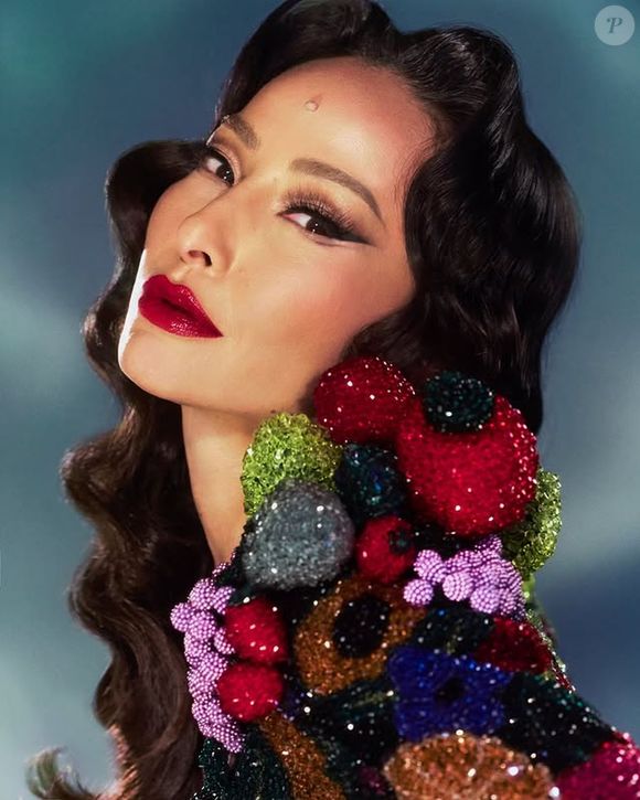 Sabrina Sato se vestiu estilo pin-up para sua festa de aniversário