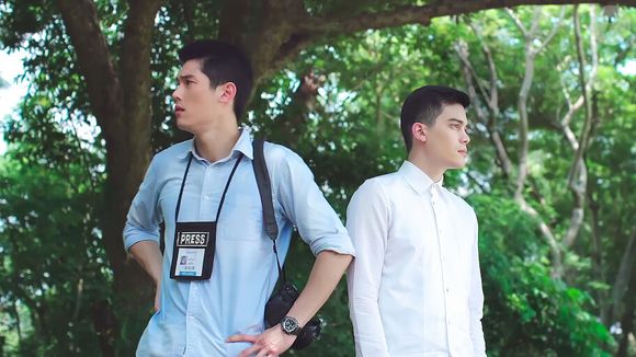 'Funcionário dos Céus': um anjo enviado à Terra para investigar o declínio da bondade humana se junto a um repórter e sua equipe na resolução de um caso de assassinato