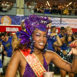 Em entrevista ao jornalista Leo Dias, Iza disse que "está muito feliz" e "se divertindo muito"