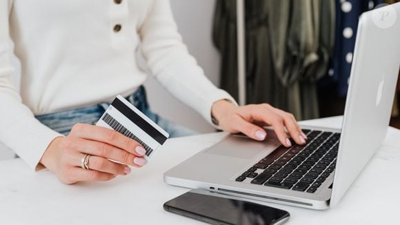 Na Coreia do Sul, tem-se popularizado os chamados "sites da dopamina", plataformas que reproduzem toda a experiência de fazer uma compra, mas sem que ela realmente aconteça