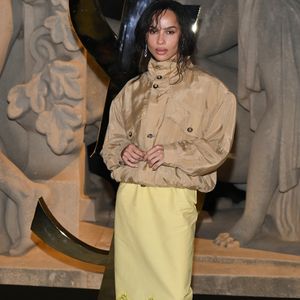 Zoe Kravitz prestigia desfile Saint Laurent na Semana de Moda de Paris, na França, nesta segunda-feira, 29 de setembro de 2025
