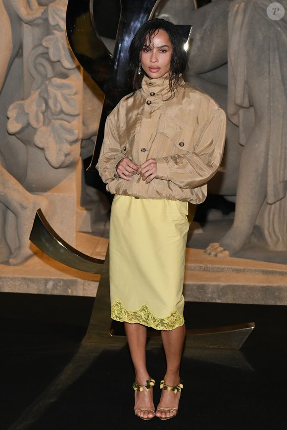Zoe Kravitz prestigia desfile Saint Laurent na Semana de Moda de Paris, na França, nesta segunda-feira, 29 de setembro de 2025