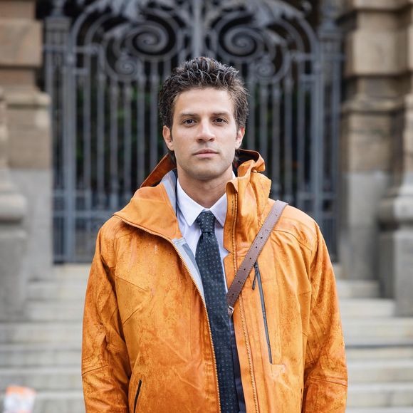 O ator Chay Suede, que vive o personagem Pedro na novela “Quem Ama Cuida”, chamou atenção por revelar uma de seus perfumes