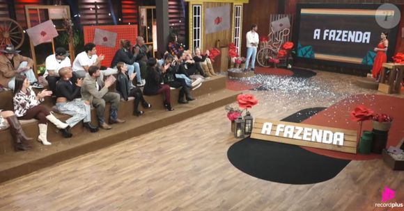 Após assumir seu interesse por Shia, Michelle Barros foi muito aplaudida pelos seus colegas de programa