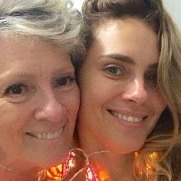 Carolina Dieckmmann sobre a mãe falecida: ‘Saudade é o que mais gosto de sentir… Saudade é quando o amor fica’