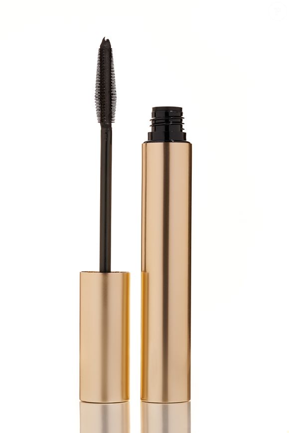 No entanto, escolher o produto certo pode ser desafiador, especialmente para pessoas com olhos sensíveis ou que usam lentes de contato.