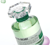 Para quem gosta de perfume com sensação de frescor e limpeza, o United Dreams Live Free aposta em chá verde e maçã verde entre as notas de saída, antes de revelar um coração floral marcado pela flor de laranjeira