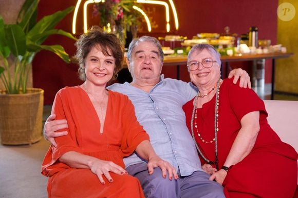 Cristina Mullins ao lado de Drica Moraes e Otávio Augusto