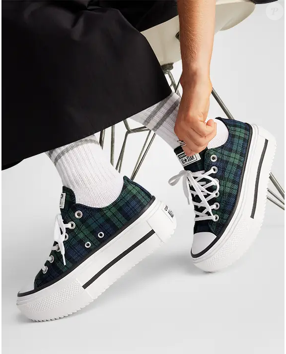 O novo tênis xadrez da Converse prova que o visual típico das festas juninas pode, sim, ganhar espaço no guarda roupa fashionista durante todo o inverno. O modelo já virou desejo entre quem ama tendências confortáveis e versáteis