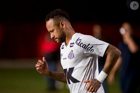 Neymar: uma foto familiar, no entanto, adicionou mais uma polêmica à longa lista do craque