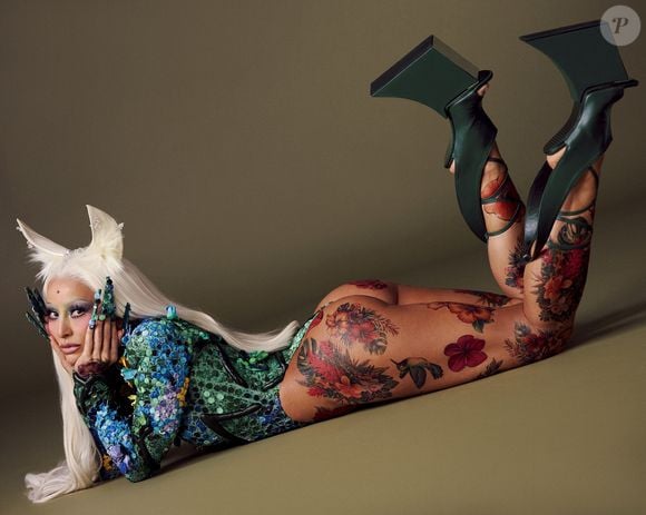 Sabrina Sato abriu o Carnaval 2026 em um body escultural que evocava uma elfa, misturando fantasia e sofisticação em uma leitura absolutamente couture da folia.