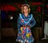 Para as mais ousadas, combinar a blusa xadrez com outras estampas, como floral ou poá, pode criar um look divertido e cheio de personalidade.