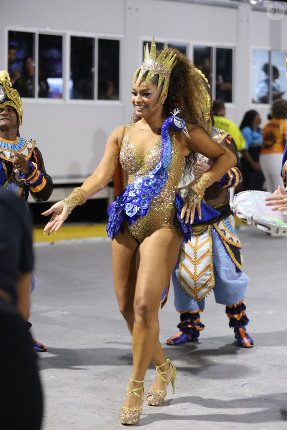 Carnaval 2025: Juliana Alves comentou os rumores de que voltaria ao posto de rainha de bateria devido à ausência de Lexa