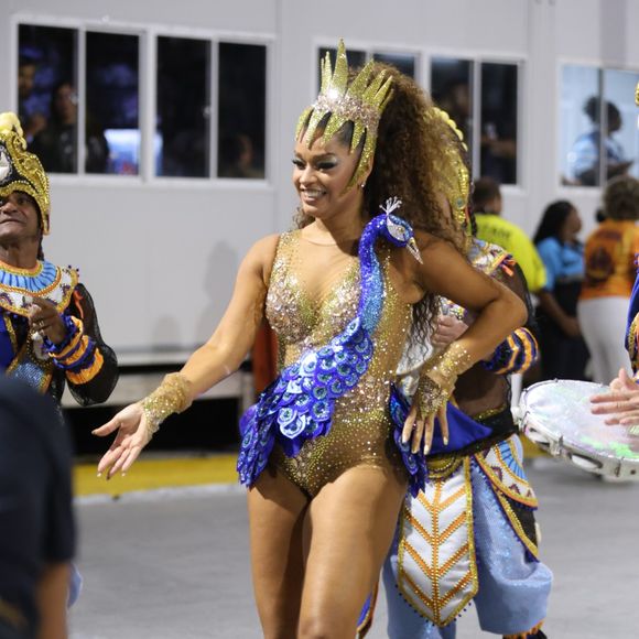 Carnaval 2025: Juliana Alves comentou os rumores de que voltaria ao posto de rainha de bateria devido à ausência de Lexa