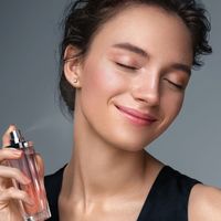 Aqui estão 5 perfumes árabes que exalam cheiro de riqueza e são clones perfeitos de fragrâncias famosas