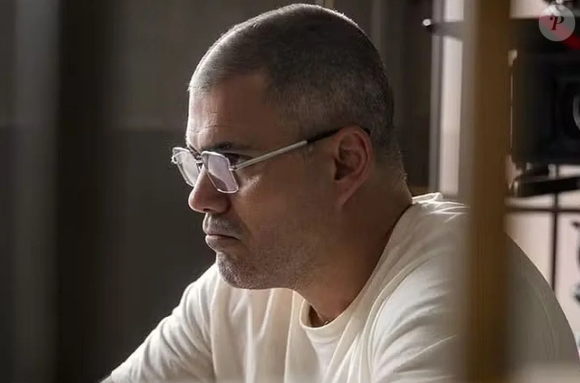 Jorginho Ninja (Juliano Cazarré) foi cortejado por Arminda (Grazi Massafera)