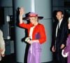 Do roxo uva ao vermelho tomate, a moda aposta em combinações vibrantes para quebrar a sobriedade do inverno. A tendência 'tomato grape' apareceu em diferentes interpretações nas passarelas de Prada, Celine, Chloé e Valentino e também já foi utilizada por Lady Di