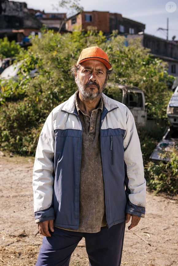 Joaquim (Marcos Palmeira) vai salvar Lígia (Dira Paes) após desmaio na novela Três Graças