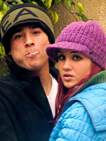 'Não estava na minha melhor fase': poucos vão lembrar, mas o goleiro 'muralha' do México - e recordista de Copas! - Guillermo Ochoa viveu tórrido romance com Dulce Maria, do 'RBD'