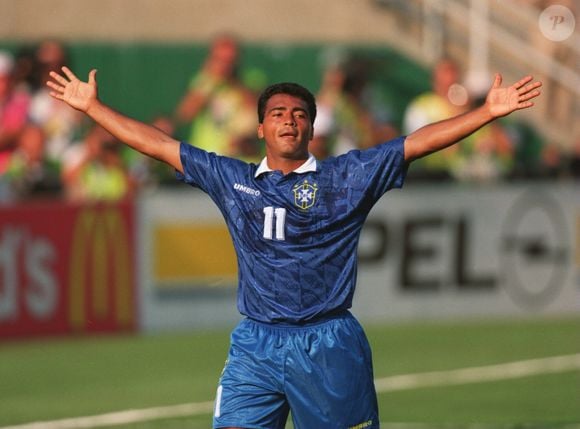 Ídolo da Seleção Brasileira, Romário ameaçou não disputar a Copa de 1994 após o sequestro do pai. O craque contou até com ajuda de traficantes para encontrar o familiar