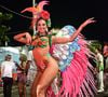Alane Dias surgiu colorida e exuberante em fantasia que representava borboleta azul da Amazônia da lenda da cabocla Jarina