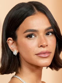 O segredo de Bruna Marquezine: como misturar um body splash baratinho com o seu hidratante para criar um 'cheiro de milionária' exclusivo