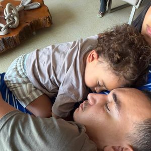 Para João Gomes, estar em casa com os filhos é mais do que um momento de descanso: é quando o cantor diz conseguir se reconectar consigo mesmo