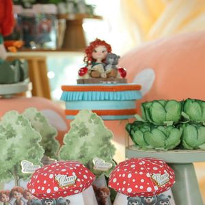 A mesa de doces personalizada com bonecos do filme foi outro ponto alto da decoração