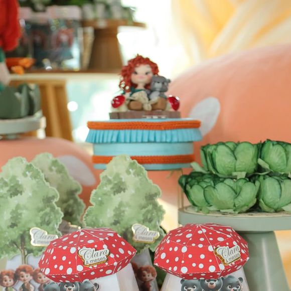 A mesa de doces personalizada com bonecos do filme foi outro ponto alto da decoração