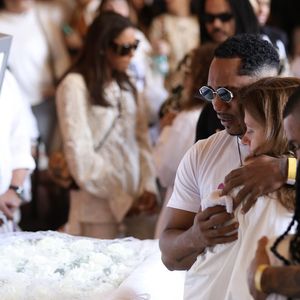 O Kannalha, último affair de Preta Gil, esteve no velório da cantora nesta sexta-feira (25)