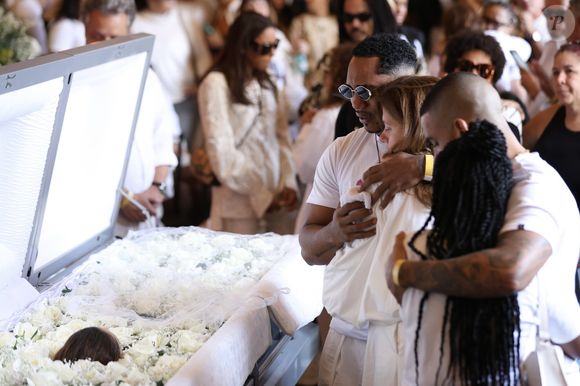 O Kannalha, último affair de Preta Gil, esteve no velório da cantora nesta sexta-feira (25)