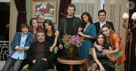 Recorde de audiência e protestos no Parlamento: o último capítulo de "Amor Proibido" parou a Turquia.