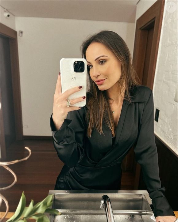 A atriz Paola Rodrigues causou polêmica nas redes sociais nesta quinta-feira (30)
