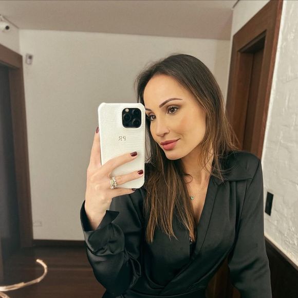 A atriz Paola Rodrigues causou polêmica nas redes sociais nesta quinta-feira (30)